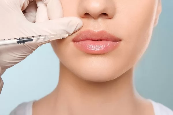 مسواک زدن بعد از تزریق ژل لب