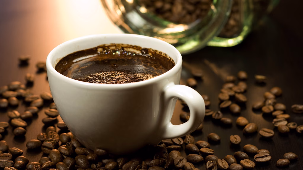 چرا قهوه محبوبترین نوشیدنی دنیاست؟ همه چیز درباره انواع قهوه